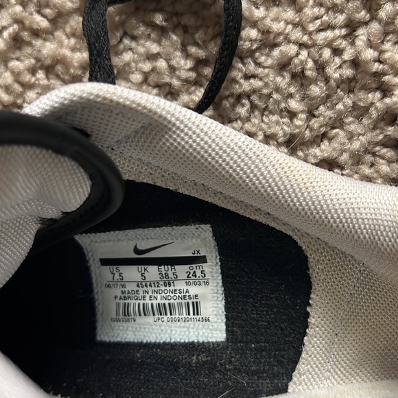 Nike Sneakers - Picture 2 of 2